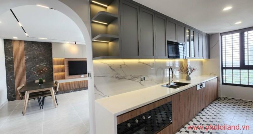 khu-vuc-bep-cuc-sang-trong-trong-can-ho-can-ban-panorama