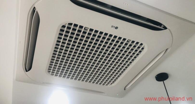 may-lanh-am-tran-trong-can-ho-can-ban