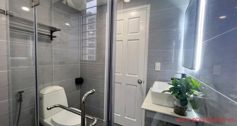 nha-ve-sinh-trong-can-ho-sky-garden-2-can-ban