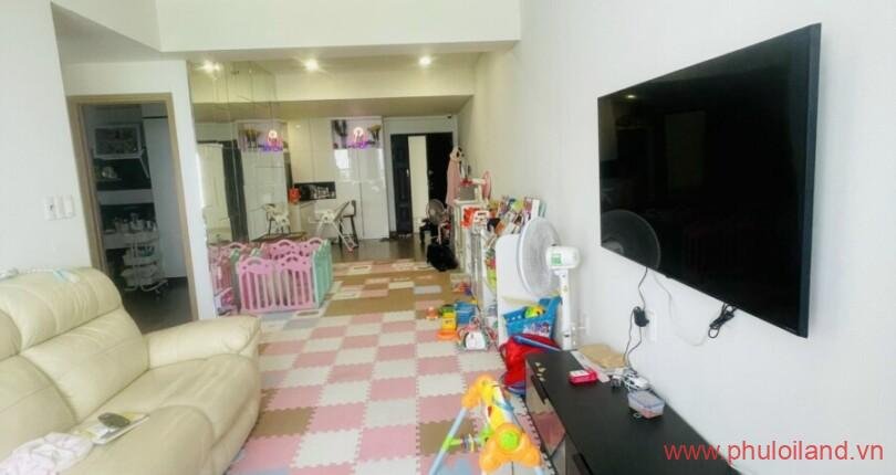 phong khach can ho can ban 20 810x430 - Chủ ngộp, bán căn chung cư Scenic Valley 1, 110m2, giá 5.550 tỷ, đủ nội thất + 01 ô đậu xe ô tô.