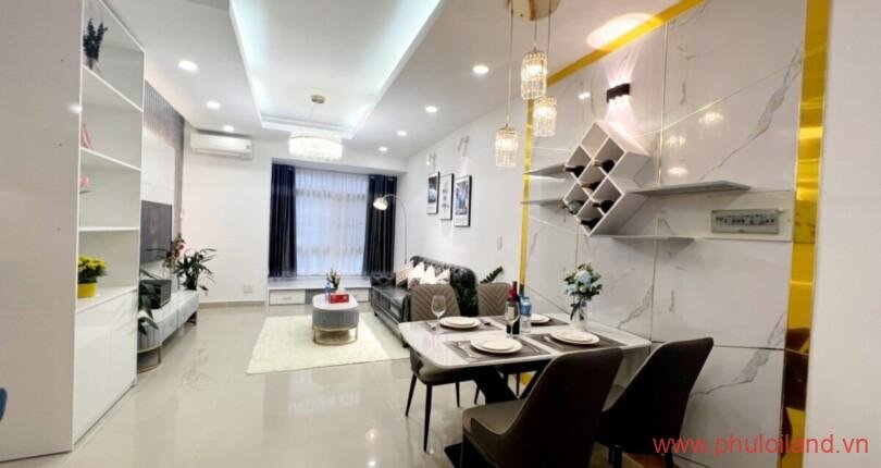 phong khach cuc sang trong trong can ho sky garden 2 can ban 3 810x430 - Cần bán Sky Garden 2 , căn góc 91m2, thiết kế 3pn, 2wc, nhà đẹp như hình- Giá: 3,880 tỷ.