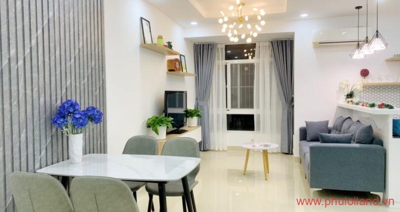 phong-khach-sang-trong-trong-can-ho-can-ban-sky-garden-3 (2)