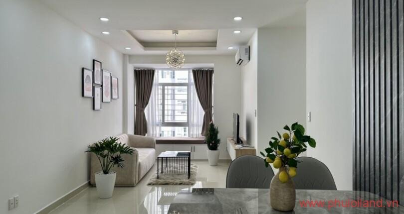 phong-khach-sang-trong-trong-can-ho-can-ban-sky-garden-3 (2)