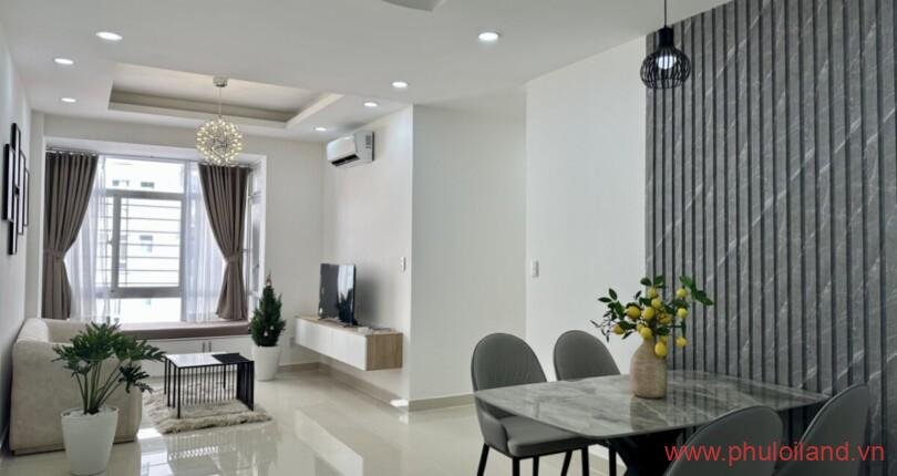 phong khach sang trong trong can ho can ban sky garden 3 810x430 - Sang nhượng Sky Garden 3, căn góc 74m2, thiết kế 3pn, 2wc, nhà mới đẹp như hình- Giá: 3,5 tỷ.