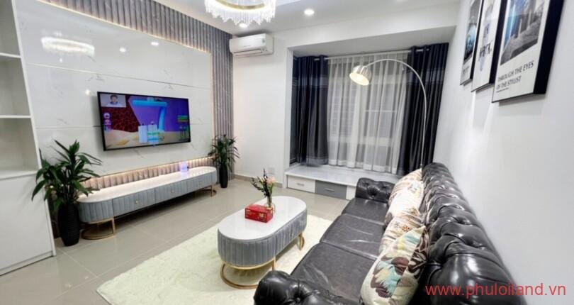 phong-khach-sang-trong-trong-can-ho-sky-garden-2-can-ban