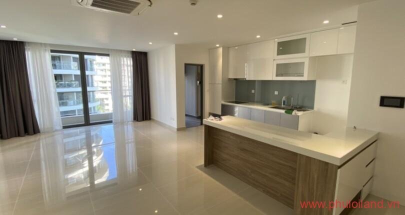 phong-khach-trong-can-ho-can-ban-riverpark-premier