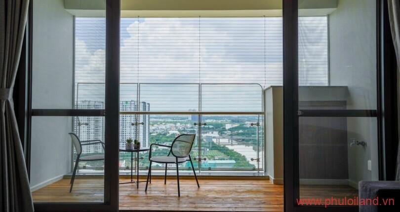 phong-khach-trong-can-ho-can-ban-riverpark-premier (2)