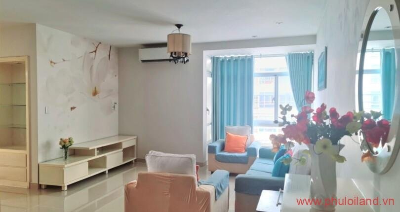 phong-khach-trong-can-ho-can-ban-sky-garden-3 (2)