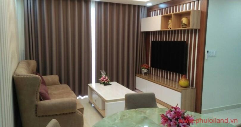 phong-khach-trong-can-ho-can-cho-thue-happy-residence (2)