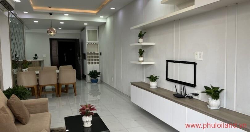 phong-khach-trong-can-ho-can-cho-thue-scenic-valley-1 (3)