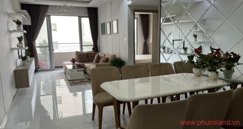 phong-khach-trong-can-ho-can-cho-thue-scenic-valley-1