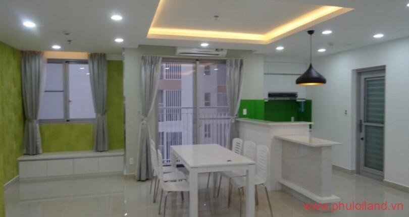 phong khach trong can ho can cho thue scenic valley 1 810x430 - Cho thuê Scenic valley 1 T02/2023, đầy đủ nội thất diện tích 94 m2, thiết kế 2pn, 2wc – nhà như hình – Giá: 950 usd