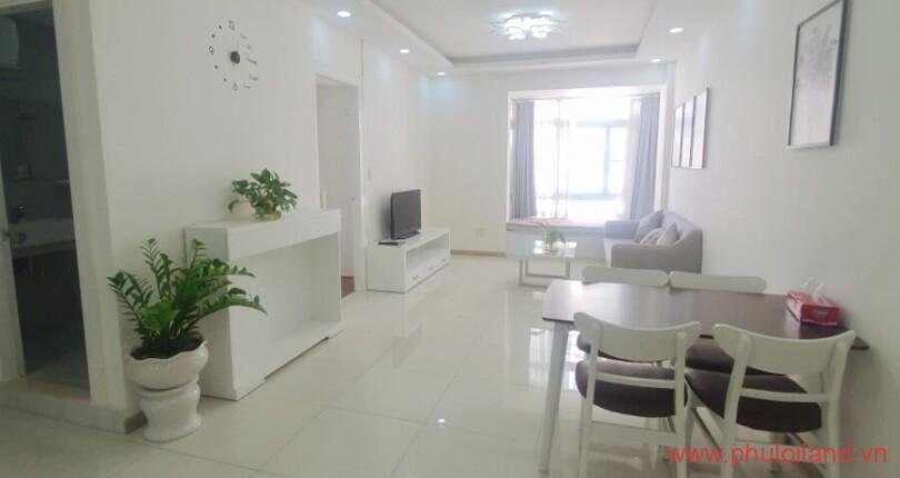 phong-khach-trong-can-ho-cho-thue-sky-garden-3 (4)
