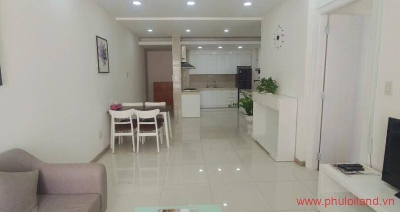 phong-khach-trong-can-ho-cho-thue-sky-garden-3 (6)