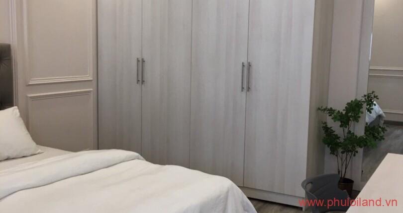 phong-ngu-lon-trong-biet-thu-ban