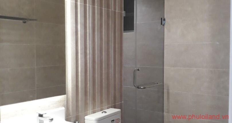 toilet-1-trong-can-ho-can-cho-thue-midtown-m6