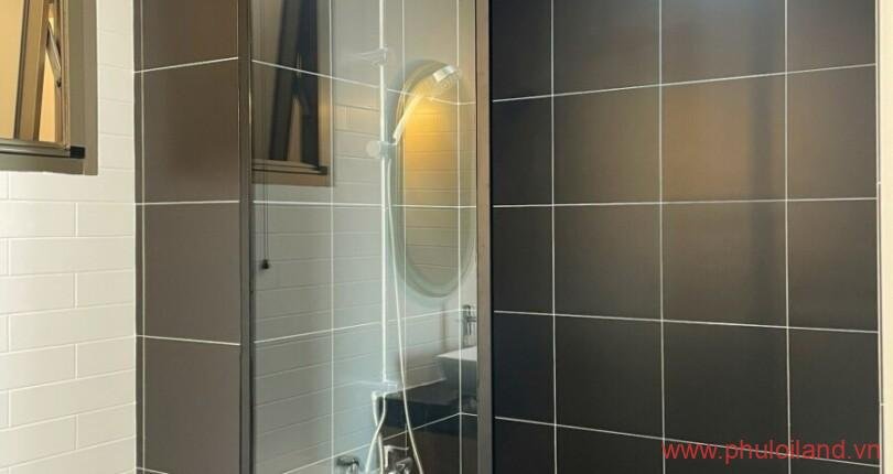toilet-2-trong-can-ho-can-cho-thue-the-peak