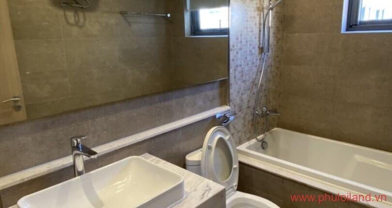 toilet-trong-can-ho-can-ban-riverpark-premier
