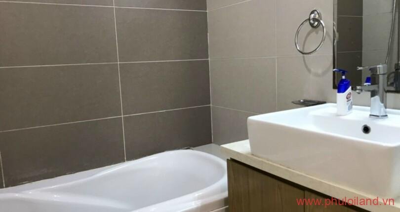 toilet-trong-can-ho-can-ban-sky-garden-3