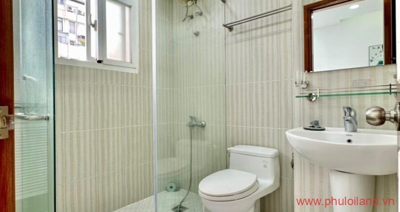 toilet-trong-can-ho-can-ban-sky-garden-3