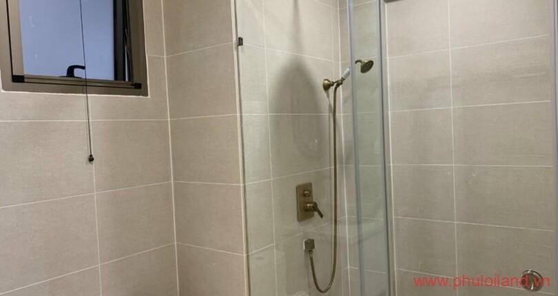 toilet-trong-can-ho-can-ban-the-peak (2)