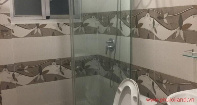 toilet-trong-can-ho-can-cho-thue-happy-valley