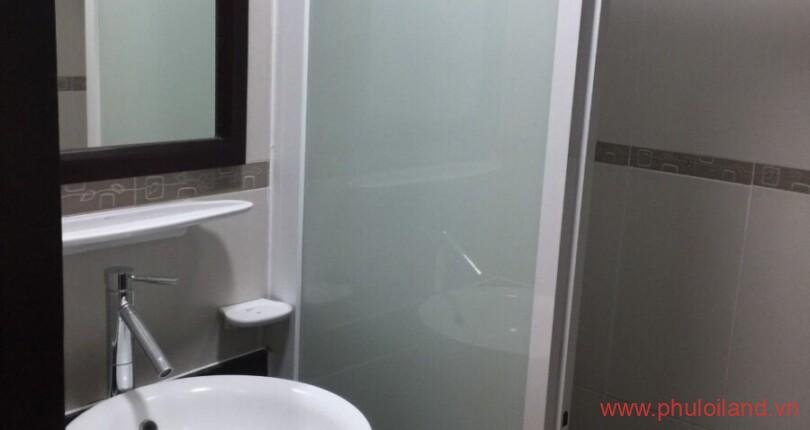 toilet-trong-can-ho-can-cho-thue-sky-garden-3