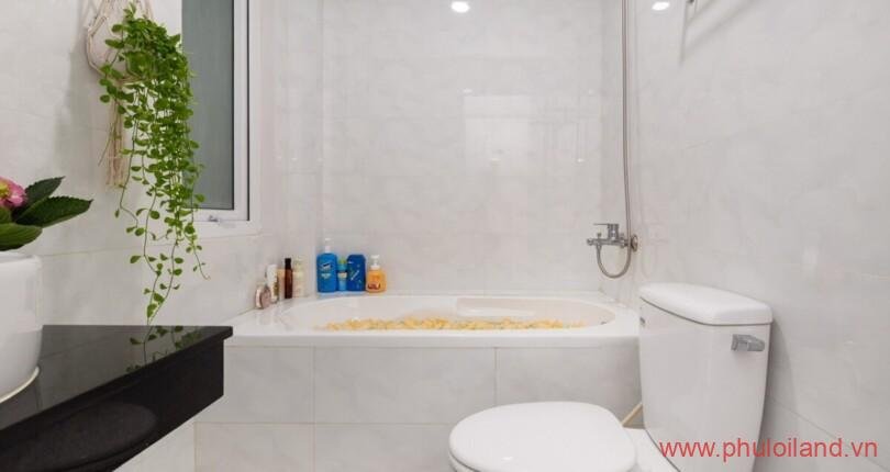 toilet-trong -can-ho-dich-vu-cho-thue-my-toan-1