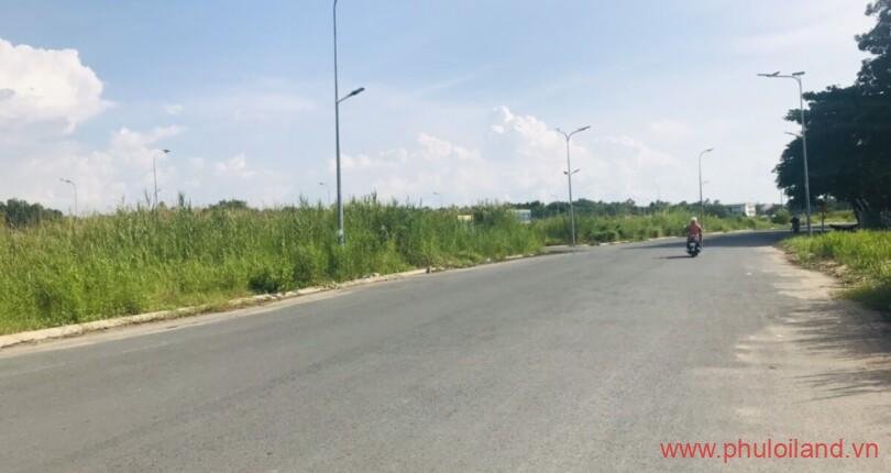 vi-tri-dat-nen-ban-toa-lac-tren-duong-chinh-vao-du-an