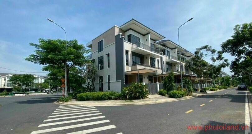 vi-tri-nha-dat-ban-toa-lac-tren-goc-hai-duong-lon-noi-khu-du-an