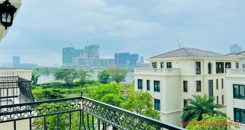 view-nhin-tu-ban-cong-biet-thu-ban