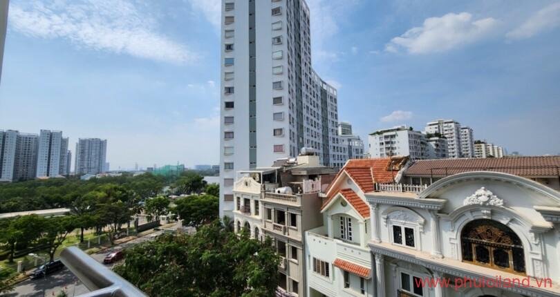 view-nhin-tu-ban-cong-can-ho-ban