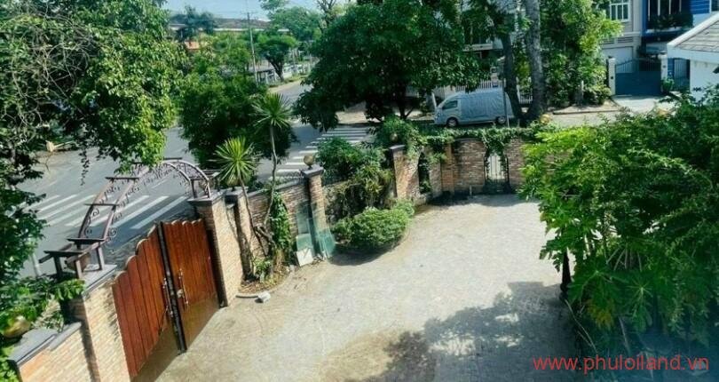 view-nhin-tu-ban-cong-lau-2-cua-nha-biet-thu-ban