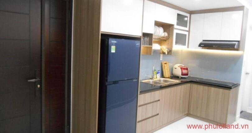 bep-can-ho-rong-nhung-khong-lo-hop-phong-thuy