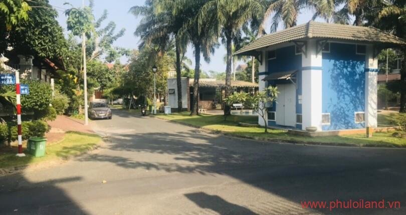 biet-thu-can-ban-doi-dien-khu-clubhouse-va-ho-boi-noi-khu-kdc