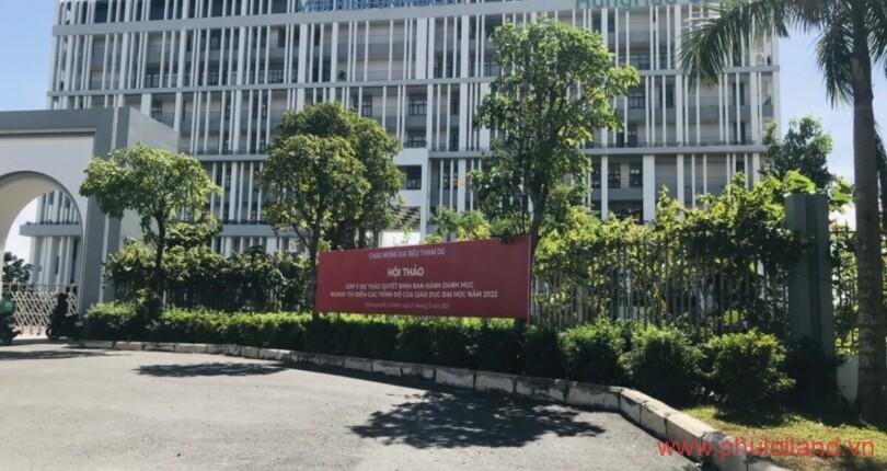 can-canh-dai-hoc-van-hien-lien-ke-khu-dan-cu