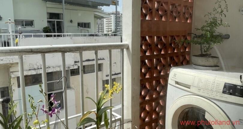 hinh-anh-ban-cong-can-ho-ban