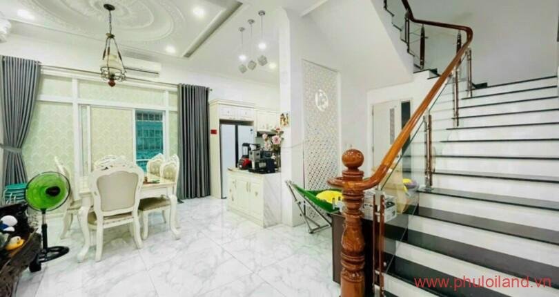 hinh-anh-phong-an-va-cau-thang-bo-len-lau-1