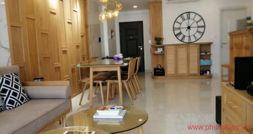 hinh anh phong khach can ho can ban vua co dien vua hien dai 810x430 - Bán căn hộ chung cư Scenic 1, 77m2, căn góc, giá 4.2 tỷ, nhà đang có hợp đồng thuê ổn định.