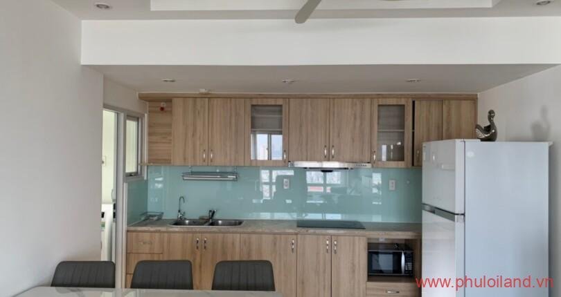 khong-gian-ban-an-huong-vao-bep