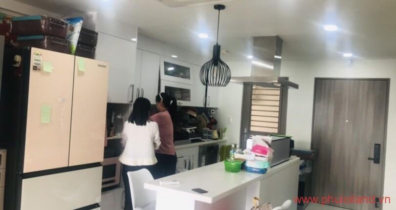 khong-gian-bep-mo-trong-can-ho