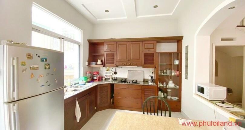 khong-gian-bep-rong-rai