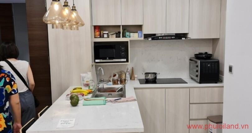 khong-gian-bep-rong-rai