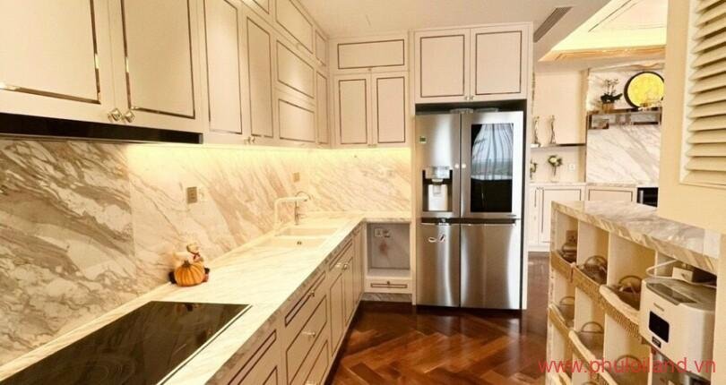 khong-gian-bep-sang-trong