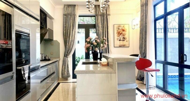 khong-gian-bep-sang-trong-nhi-ra-ho-boi