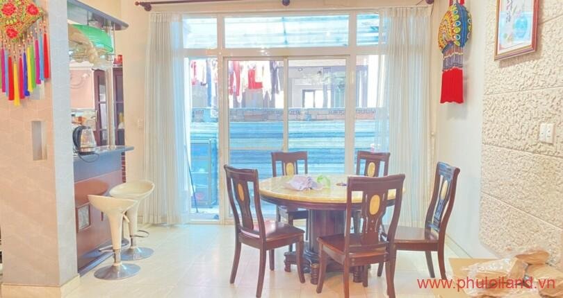 khong-gian-phong-an-trong-nha-biet-thu-ban