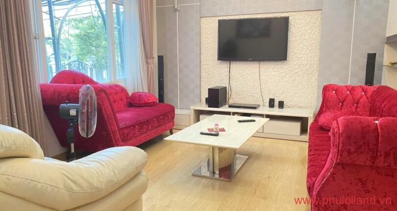 khong-gian-phong-khach-nha-dat-can-ban