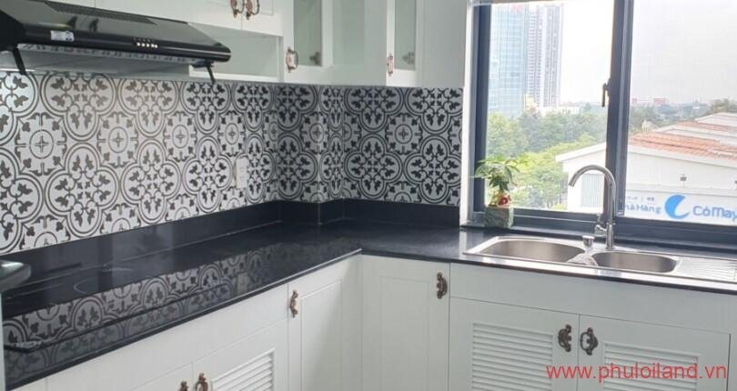 khu-vuc-bep-ben-trong-can-ho (2)