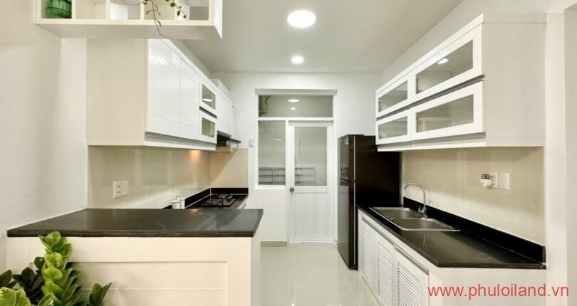 khu-vuc-bep-trong-can-ho-can-ban-sky-garden-3 (2)