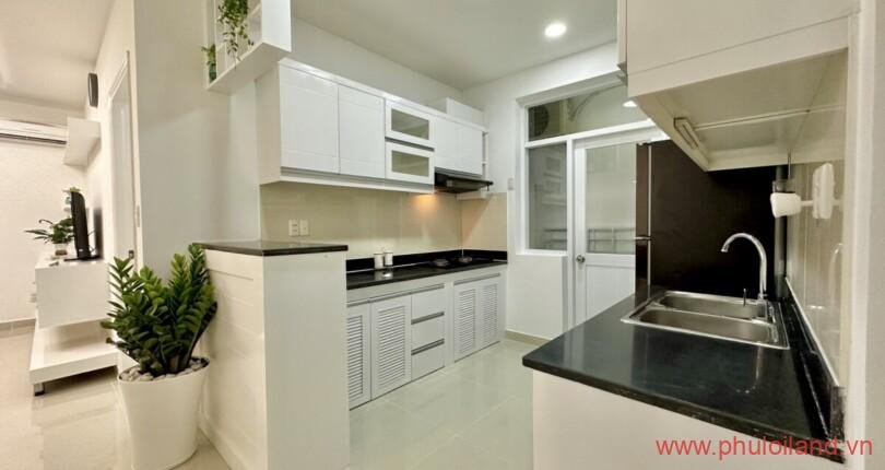 khu-vuc-bep-trong-can-ho-can-ban-sky-garden-3